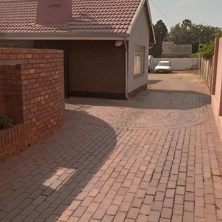 Acacia Guesthouse Kempton Park Dış mekan fotoğraf