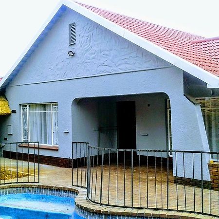 Acacia Guesthouse Kempton Park Dış mekan fotoğraf