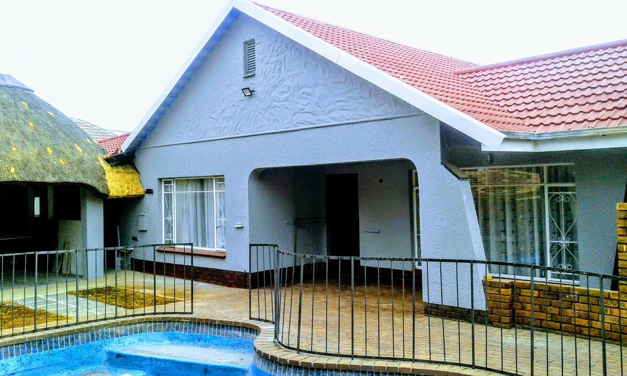 Acacia Guesthouse Kempton Park Dış mekan fotoğraf